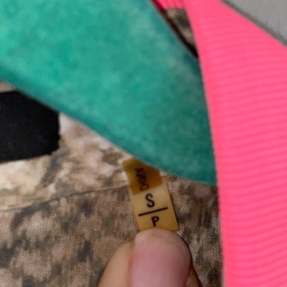 EUC Tahari Snakeskin Printed Button Front Blouse Size Small - Picture 2 of 5